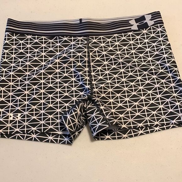 Under Armour black and white size large compression shorts - Picture 1 of 5